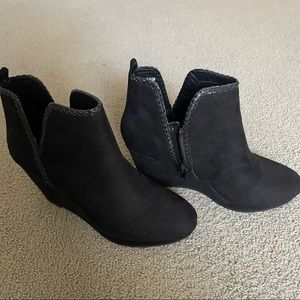 CL by Laundry black suede ankle boots size 7.5